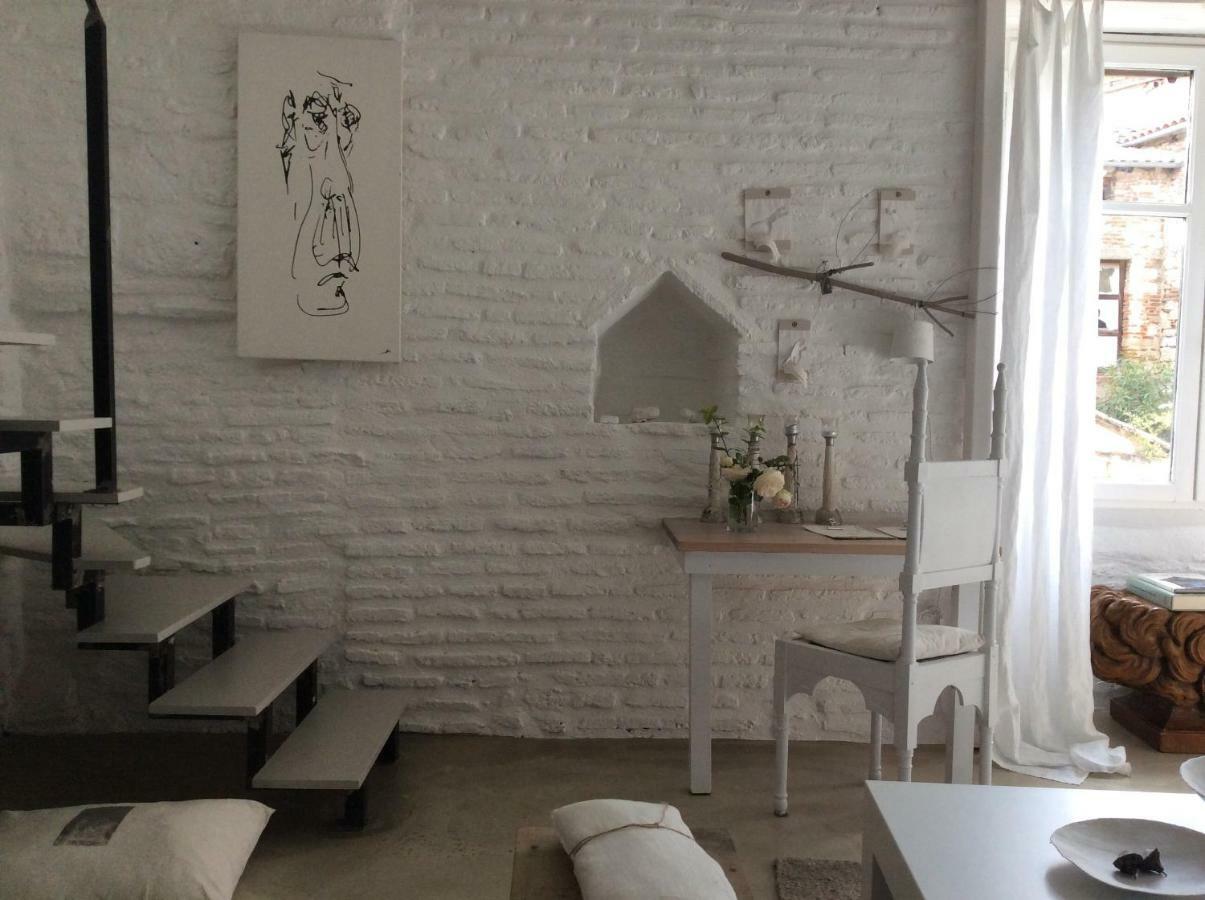 La Maison Sur La Place Penne-d'Agenais Екстер'єр фото