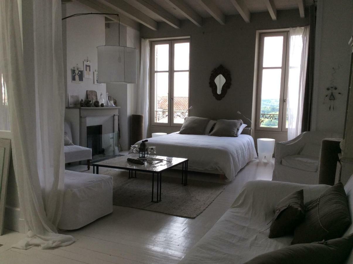 La Maison Sur La Place Penne-d'Agenais Екстер'єр фото